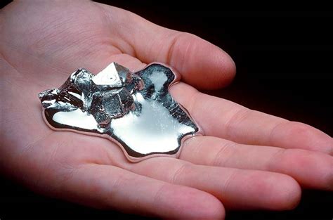 Gallium: Unleashing the Power of Low-Melting Metals for Next-Generation Electronics!